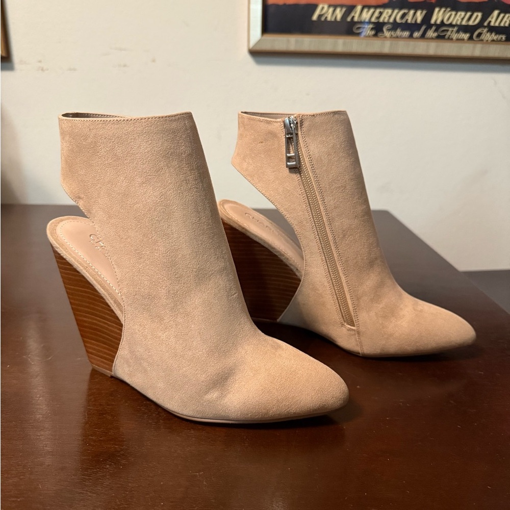 Charles by Charles David – “India” Wedge Heel Bootie – Nude – Size 9M